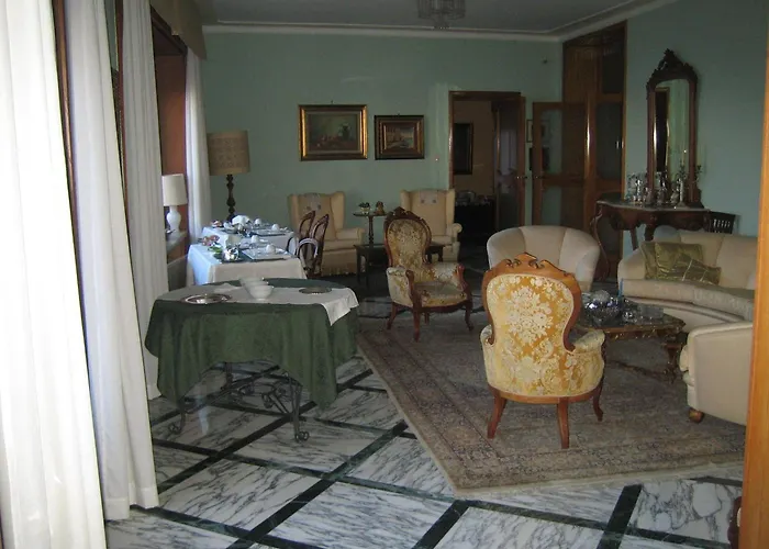 Cheap hotel: Villa Sara